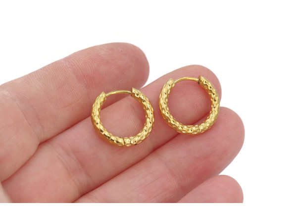 Créoles huggies martelées 15 mm – Acier inox doré 316L (x2)