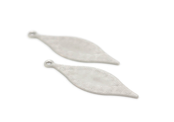 10 breloques feuille gravées – Acier inox 304 – 27×8 mm