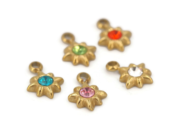 Mini breloque étoile ou fleur – Acier inox doré – 8x6 mm – avec strass