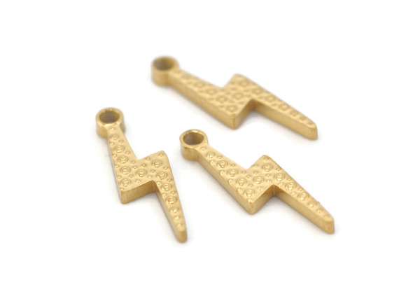 Breloque éclair dorée texturée – Acier inox 316 – Bijoux DIY