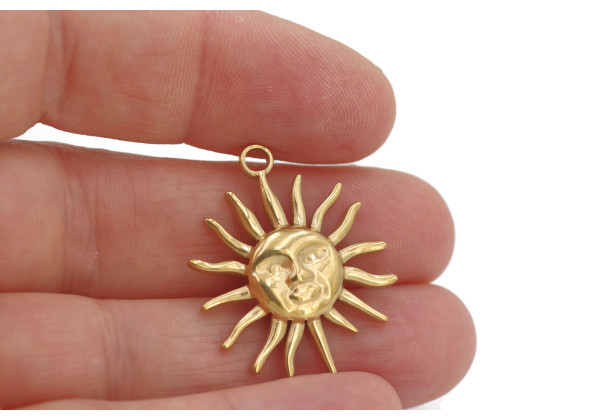 Charm soleil doré 30 mm – Acier inox – Pendentif bijou DIY
