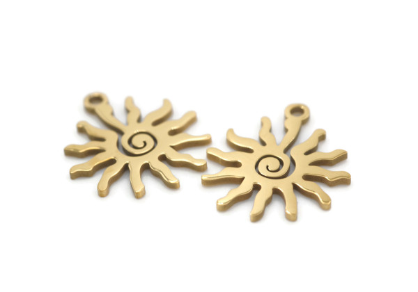 Charm soleil ajouré doré – Acier inox 304 – 17 mm – Bijoux DIY été