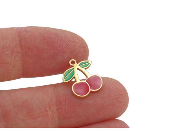 Charm cerises émaillées – Acier inox doré – 15 mm